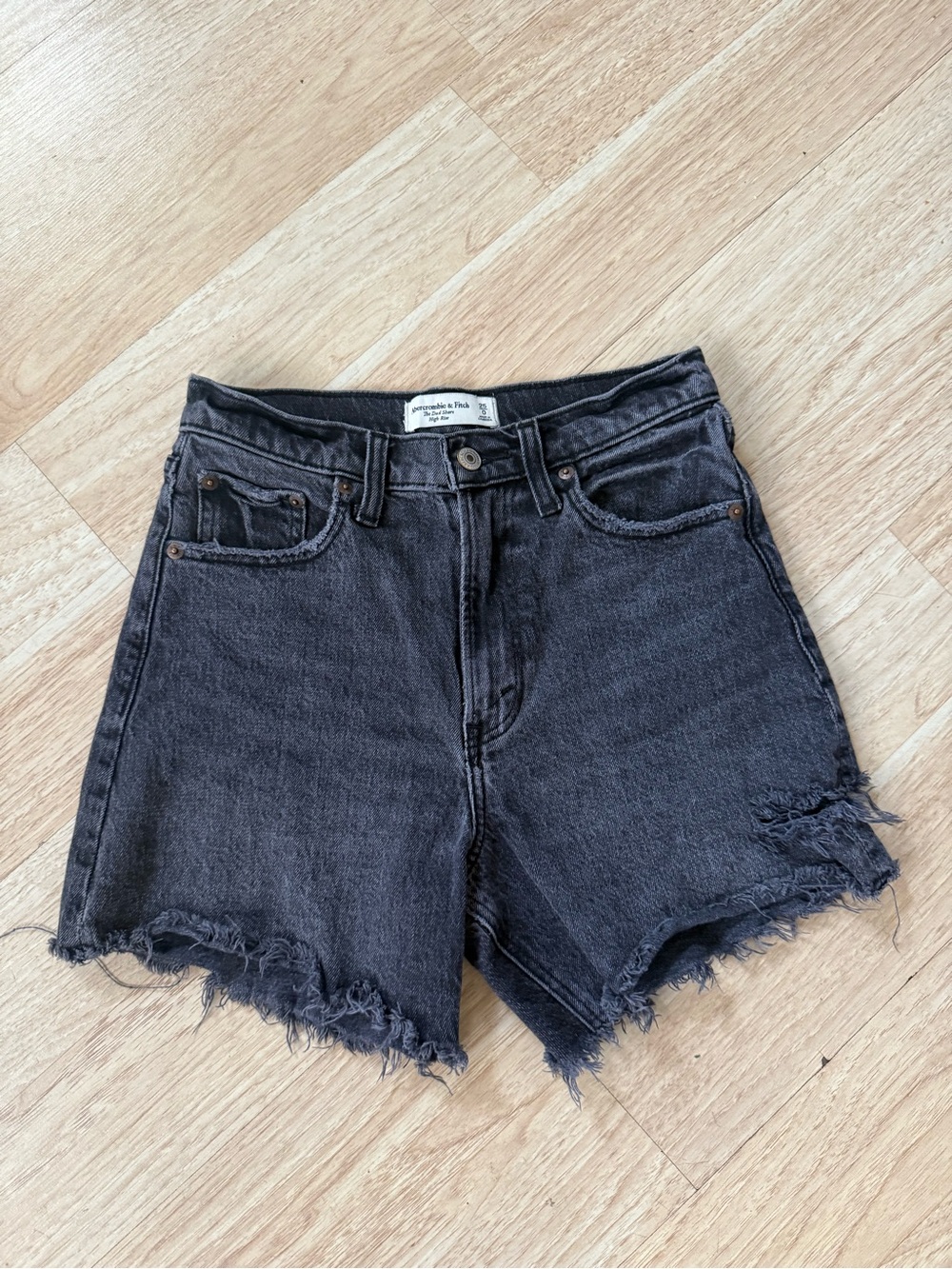 Abercrombie and Fitch The Dad High Rise Shorts Washed Black Size 25
